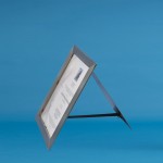 Bildhalter freistehend Edelstahlrahmen NEU mit Acrylplatte DinA4 zum Einschieben °